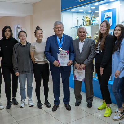 The women’s team from Turan University won silver in the student girls’ futsal league