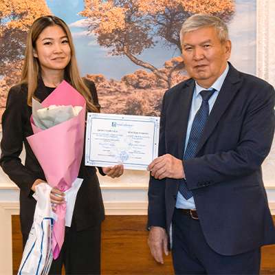 Ректор университета «Туран» поздравил победителей конкурса «Лучший эдвайзер-куратор – 2022»
