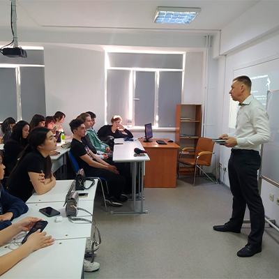 The guest lecture by Boris Dedeshko, a famous Kazakh mountaineer, candidate master of sports, instructor and mountain guide