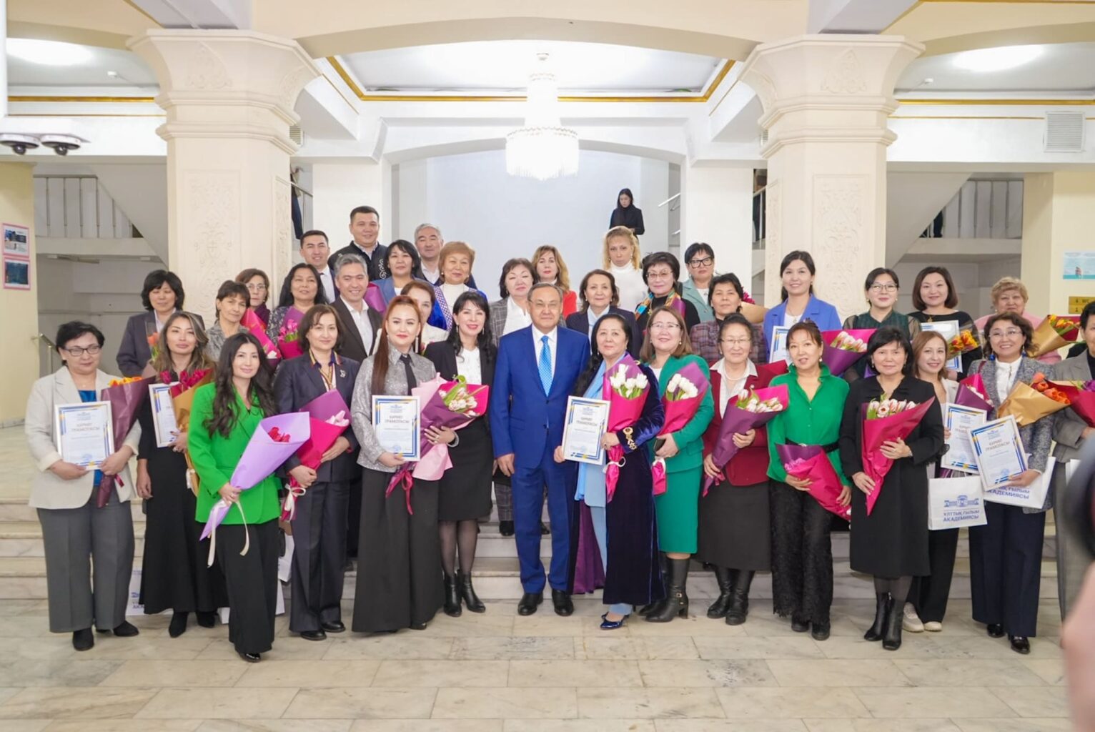 Мастер Костелло порно фильмдері онлайн Орыс жатақханадағы жасырын камера порно