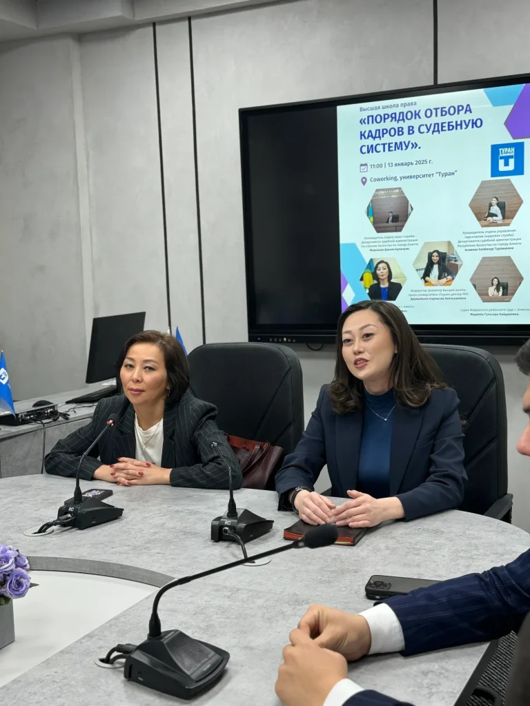 Қара шашты сексуалды қыздар