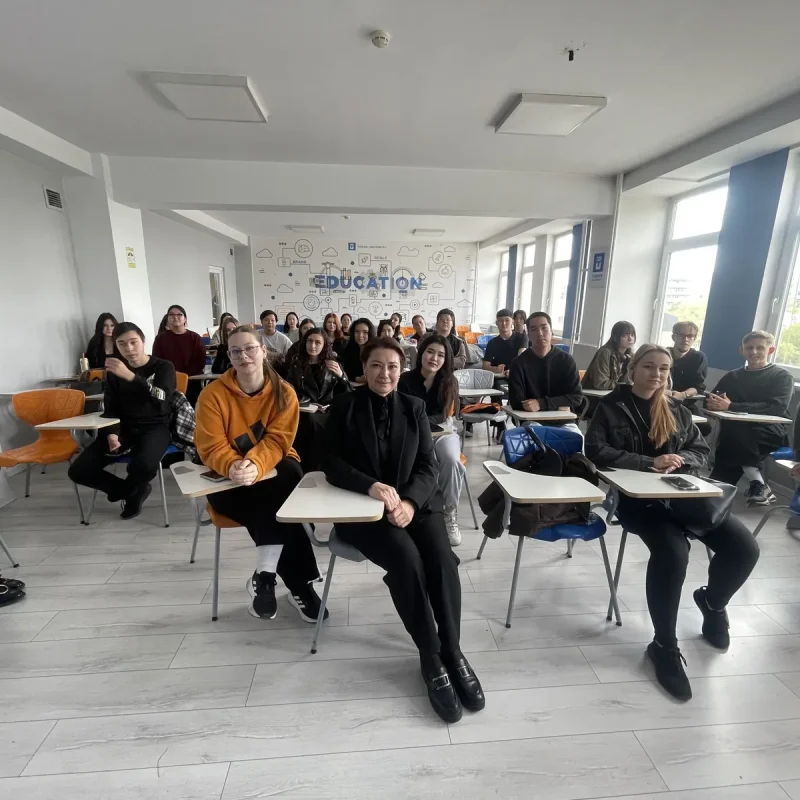 Шынар Жанібекова — Media Marketing цифрлық агенттігінің бас директоры «Тұран» университетінде қонақ дәрісін өткізді