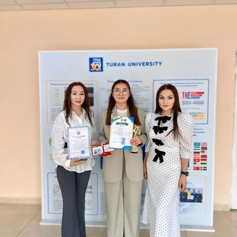 Құқық жоғары мектебінің студентін халықаралық байқаудағы жеңісімен құттықтаймыз