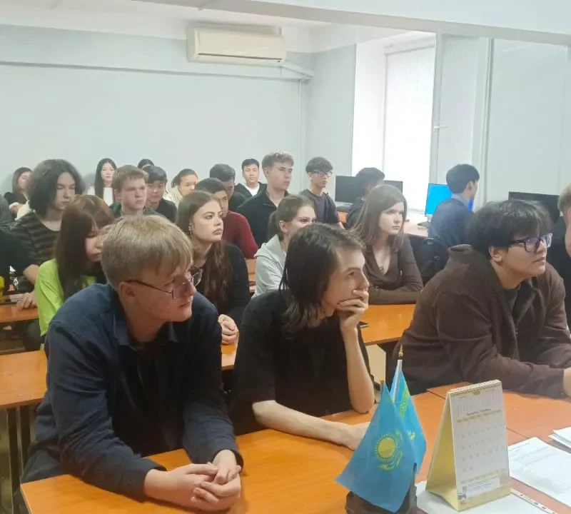 Программист күніне орай компьютерлік инженерия жоғары мектебі ОАТЭК колледжінің студенттері үшін дөңгелек үстел өткізді
