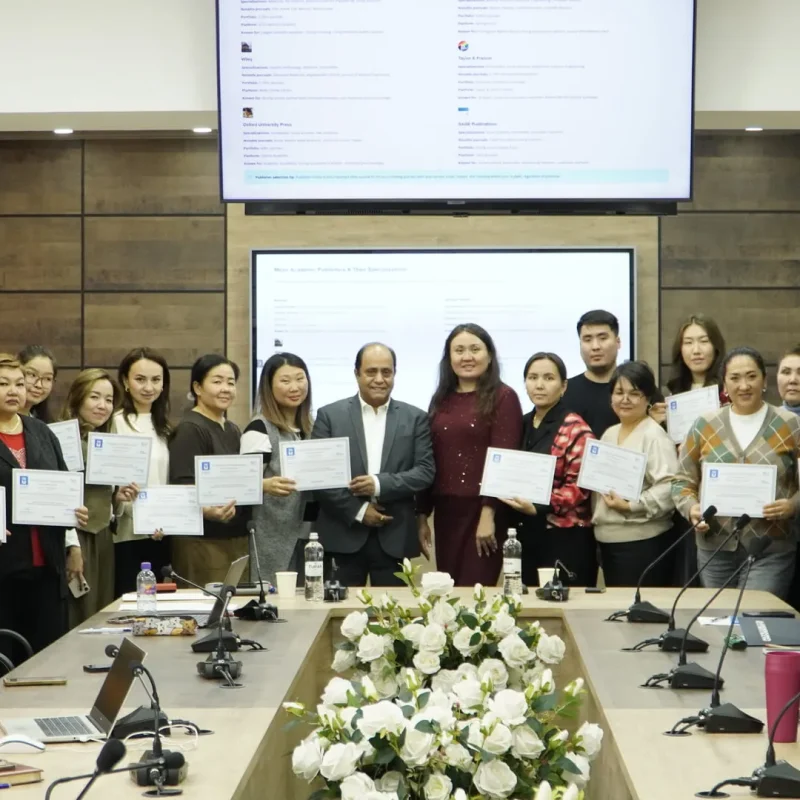 A foreign professor from India conducted a seminar for doctoral students