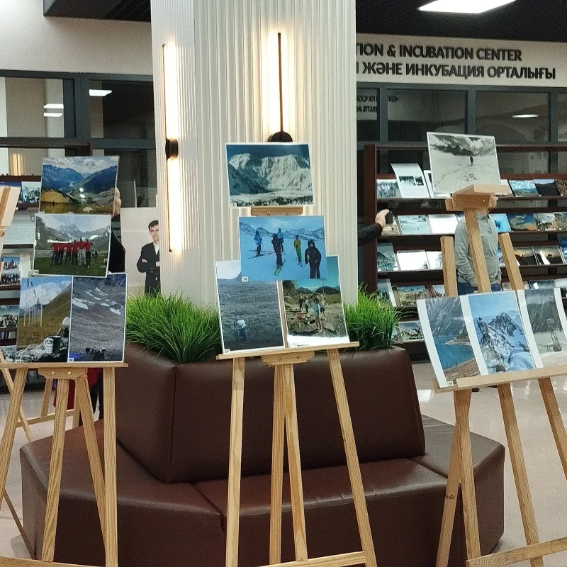 2025 жылдың 14 қарашасында Тұран университетінде жыл сайынғы Виталий Дворецкий фото және бейне көрмесі мен байқауы өтті