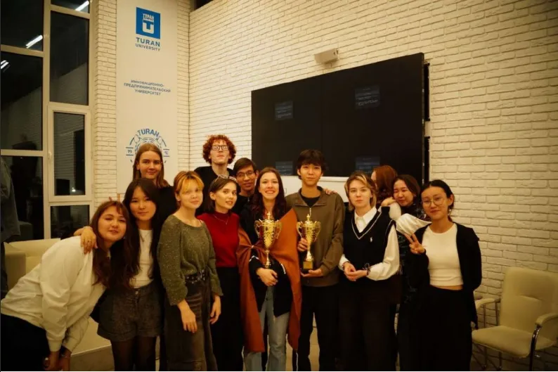 Жаңадан келген дебатшылар турнирі: Дәлелдер күші мен сөз шеберлігінің жеңісі